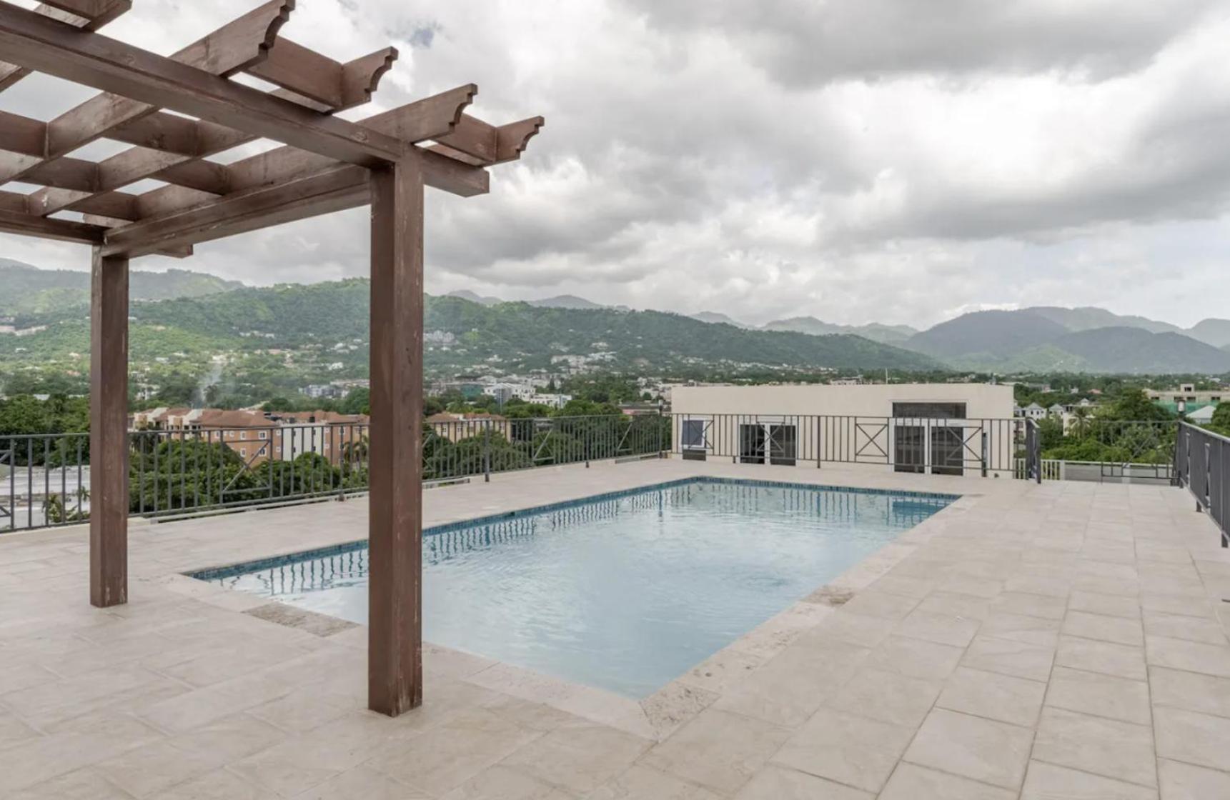 Luxe City Oasis 2Br With Rooftop Pool And Gym Kingston Exterior foto