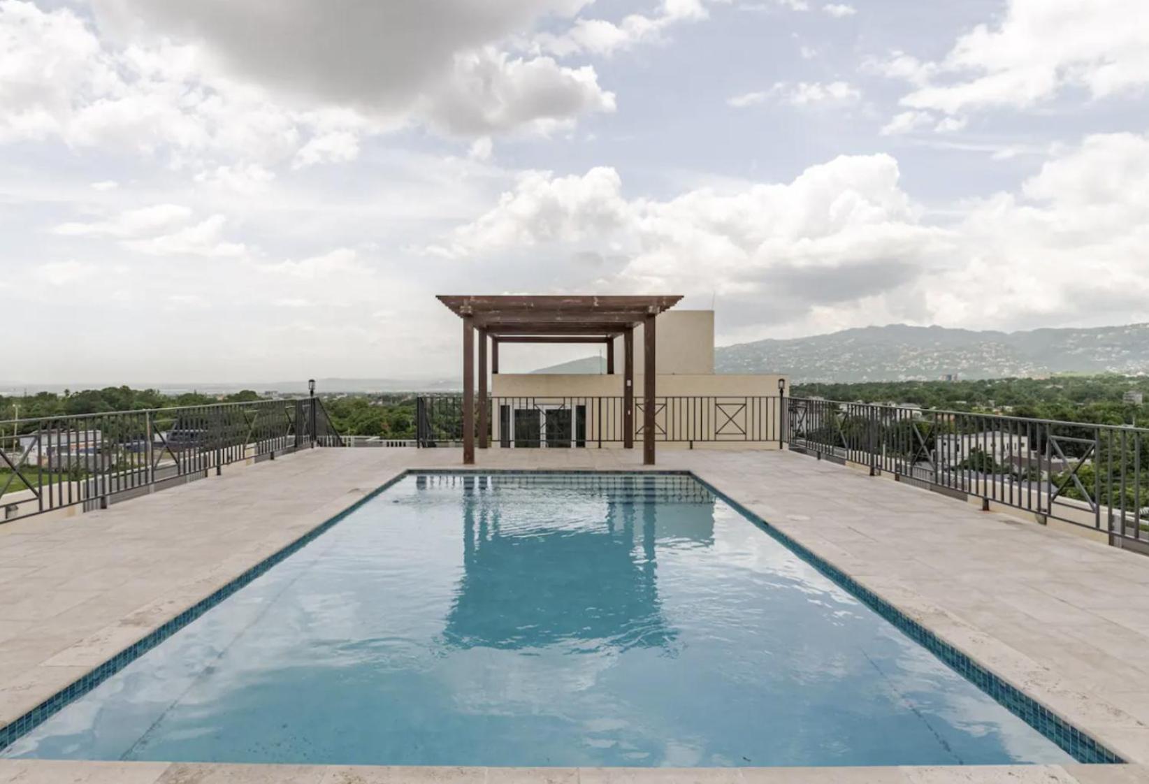 Luxe City Oasis 2Br With Rooftop Pool And Gym Kingston Exterior foto