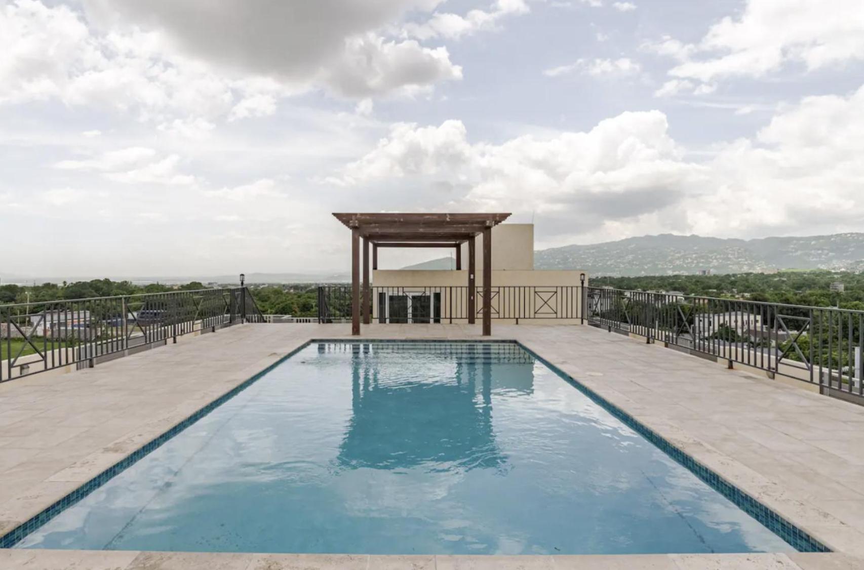 Luxe City Oasis 2Br With Rooftop Pool And Gym Kingston Exterior foto